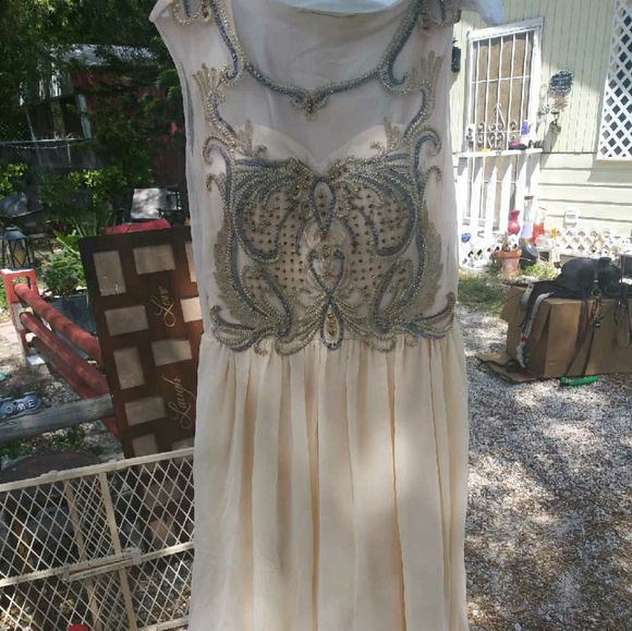 Gown - Picture 2 of 5